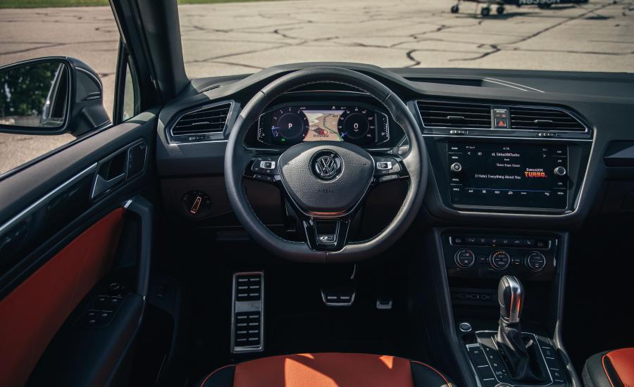 Торпедо Volkswagen Tiguan R-Line 2017 года  (NA) (фото 14 из 43)